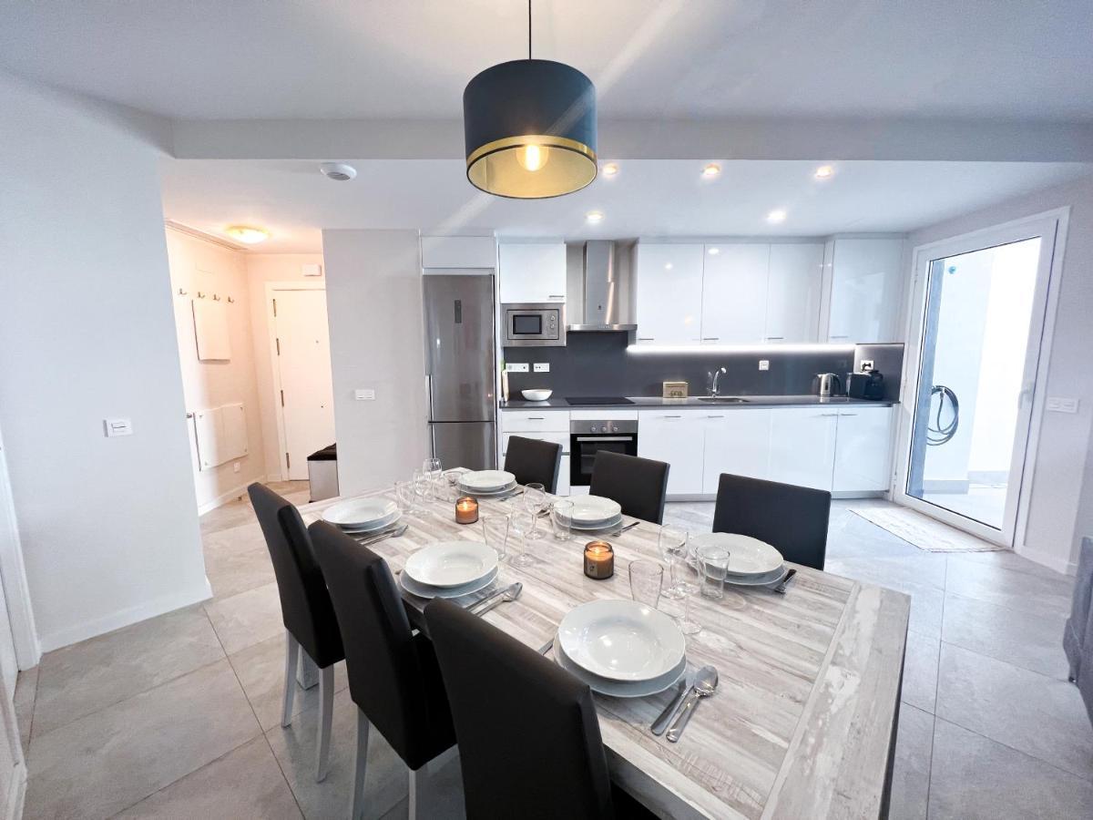 Apartamento In Center With Private Parking *