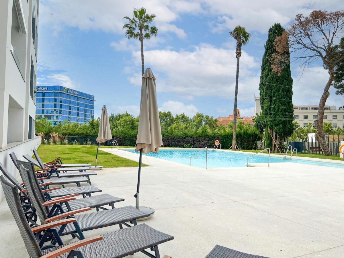 Apartamento In Center With Private Parking *